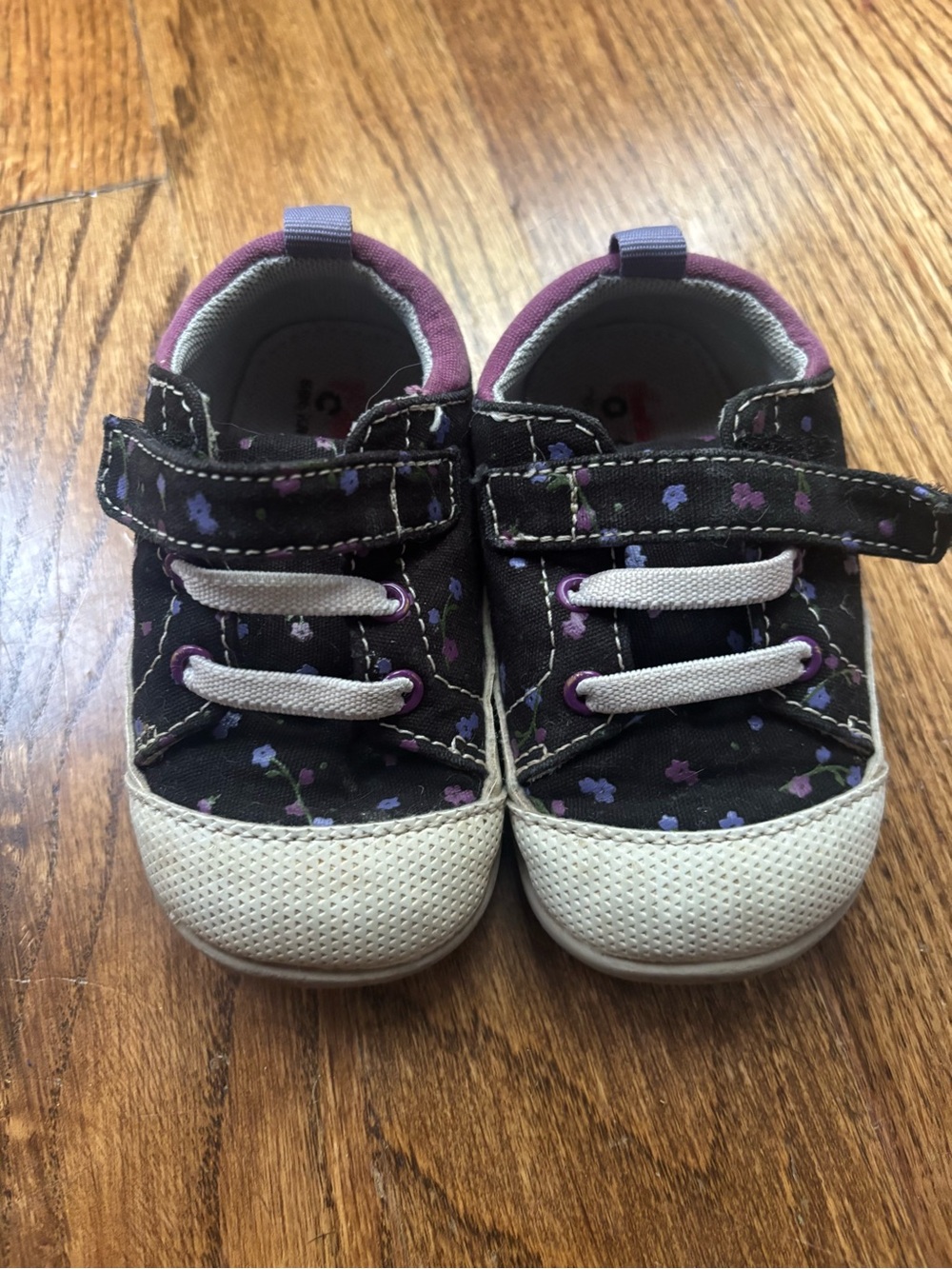 See Kai Run Stevie First Walker, black floral size 6